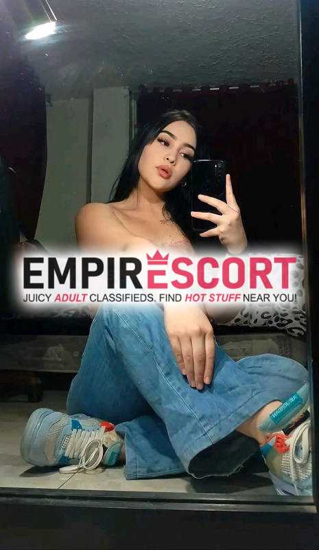 chica atrevida y complaciente