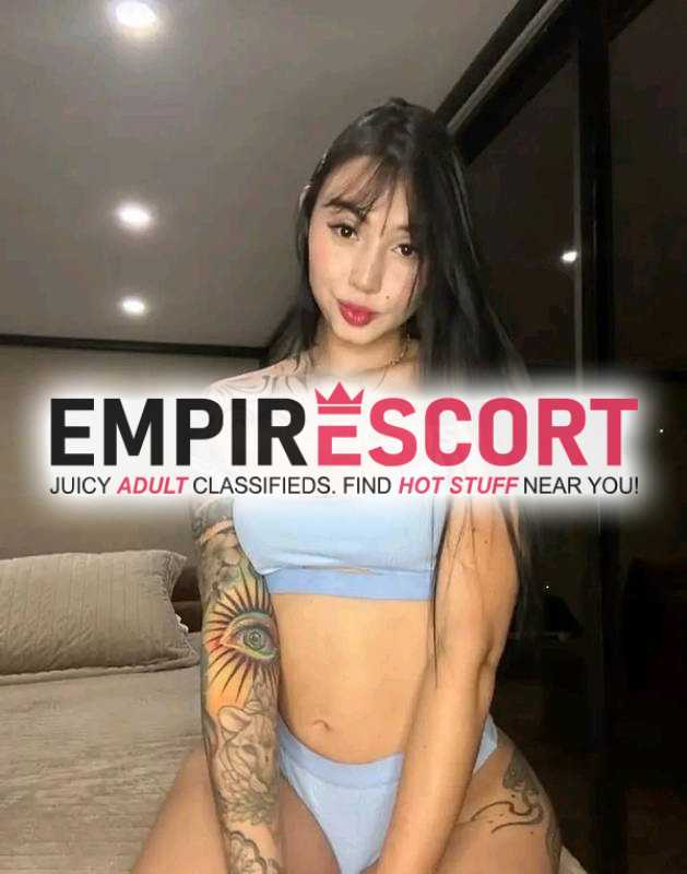 una chica totalmente caliente y ardiente