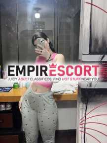 chica universitaria joven linda de mente abierta muy informada y ganas de mucho placer