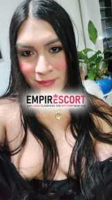 hermosa chica trans femenina totalmente pasiva