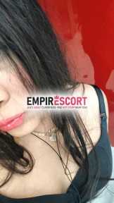 hermosa chica trans femenina totalmente pasiva