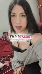 hermosa chica trans femenina totalmente pasiva