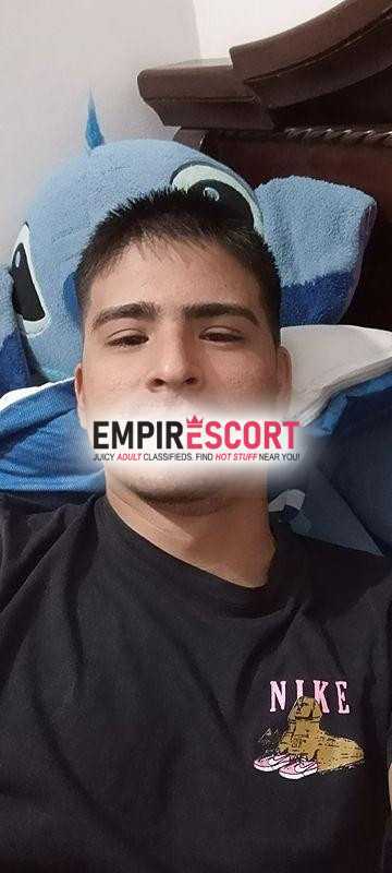 mido 1.77 soy delgado peso como 72 kilos muy activo adicto al sexo atiendo tríos trans mujeres soy activo.