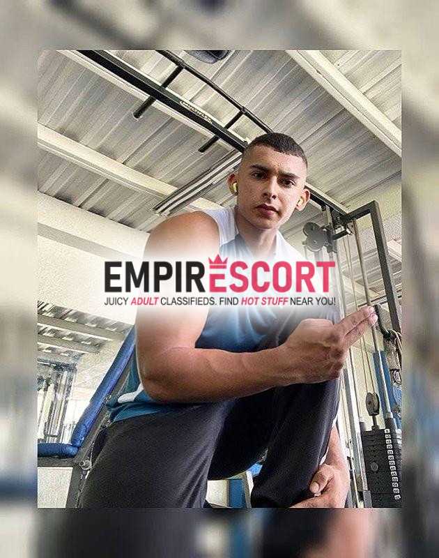 hombre musculoso marcado y joven atractivo 🥰😍💕