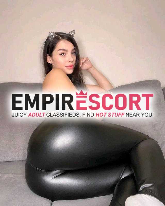 ardiente chica dispuesta complacer todas tus fantasías sexuales