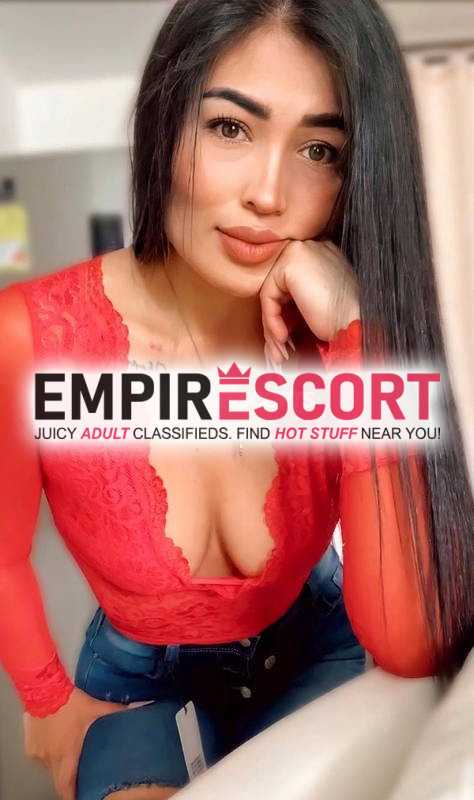 soy chica atractiva súper caliente en cama dispuesta todo