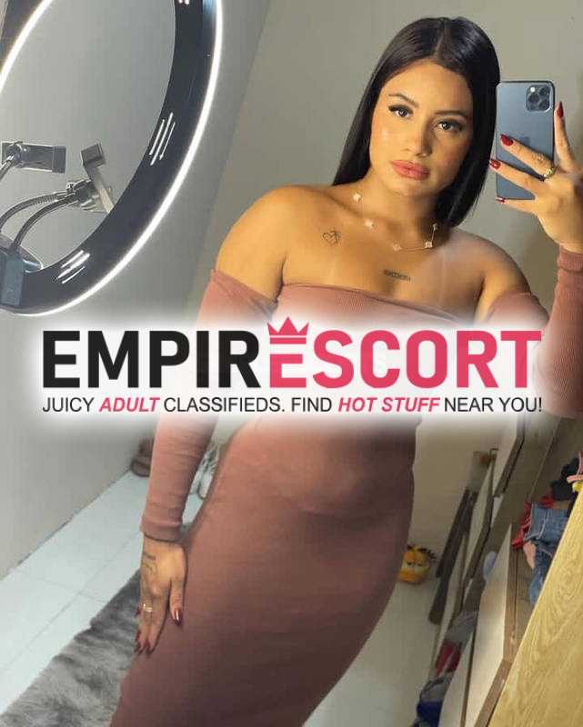 me va ofrecerte los tres platos sexo anal oral y vaginal