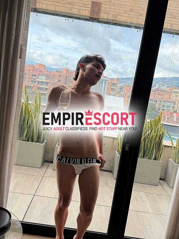 jovencito universitario curioso y sensual