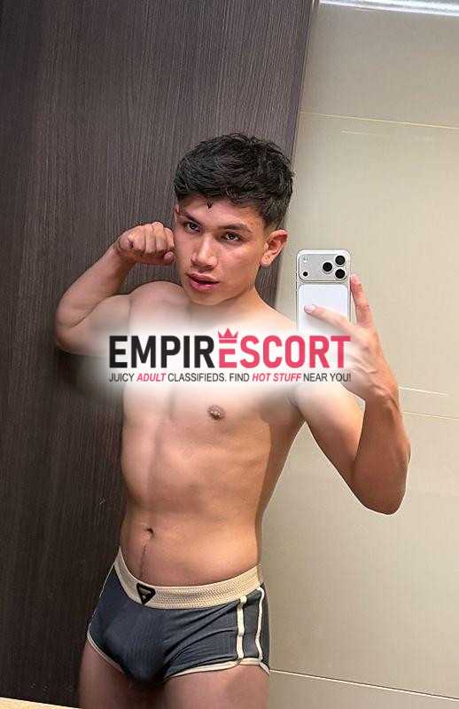 jovencito universitario curioso y sensual
