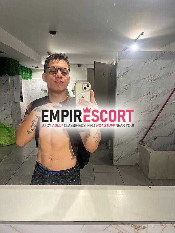 joven atractivo discreto y muy complaciente