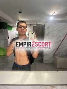 joven atractivo discreto y muy complaciente