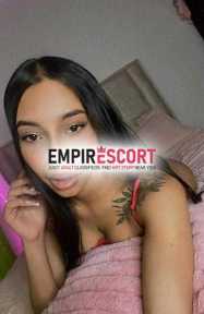 gordita caliente de tetas y culo grandes dispuesta complacerte