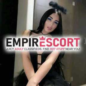 una chica totalmente ardiente y disponible para cumplir tus deseos sexuales
