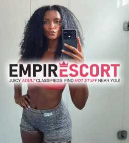 mujer complaciente en cama negra hermosa exÓtica