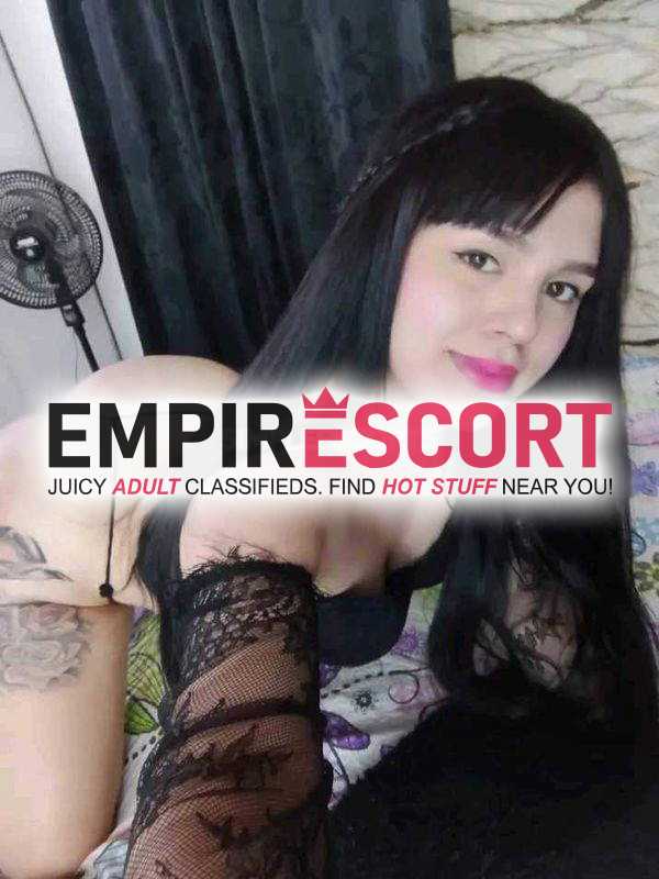 sexi y atractiva dispuesta complacerte todos tus deseos sexuales sin límite alguno