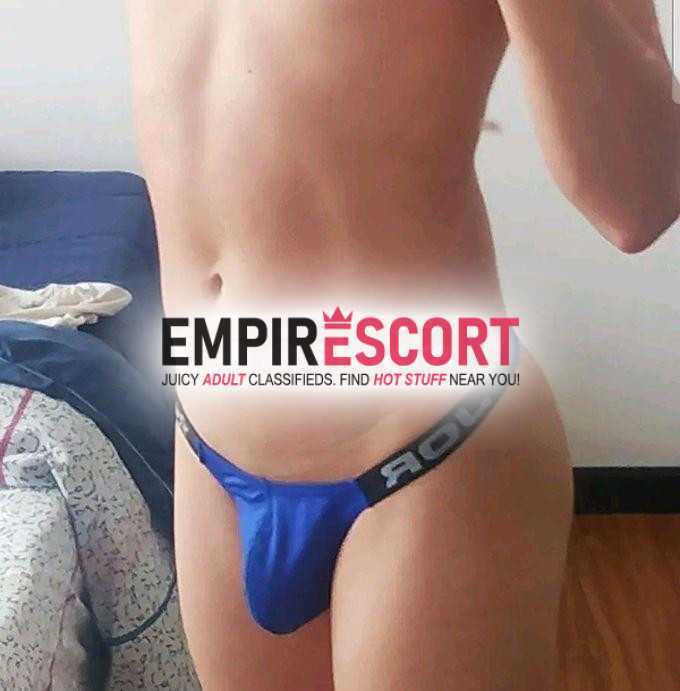 joven delgado y amable