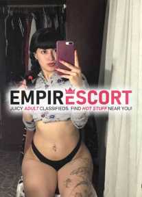 chica hermosa de cuerpo natural dispuesta complacer cualquiera de tus servicios y deseos