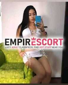 divina seria y ante todo muy respetuosa mujer incomparable y muy atractiva