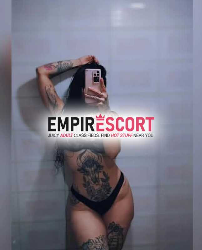 el rosal ardiente tatuada mojadita complaciente