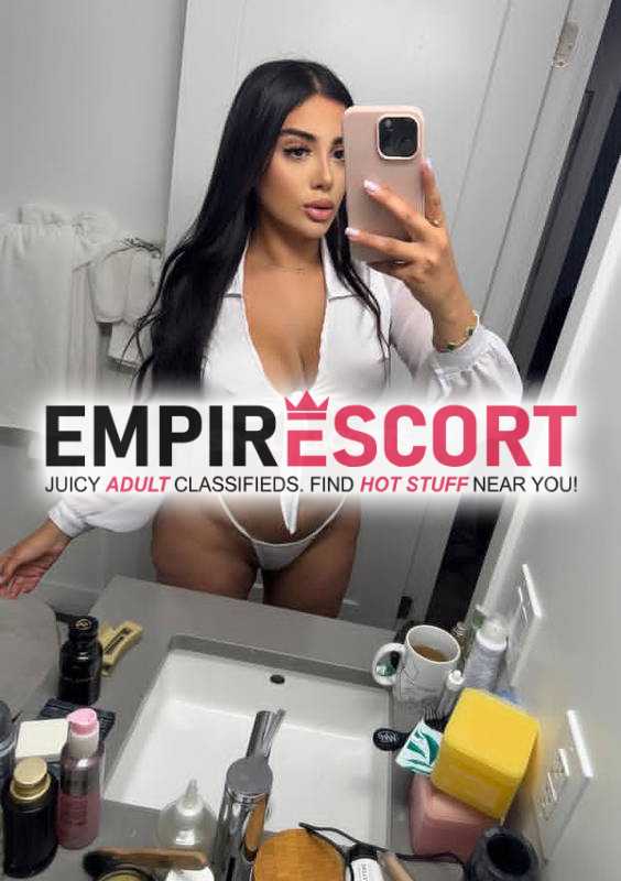 hermosa chica dispuesta complacer todas tus fantasías sexuales