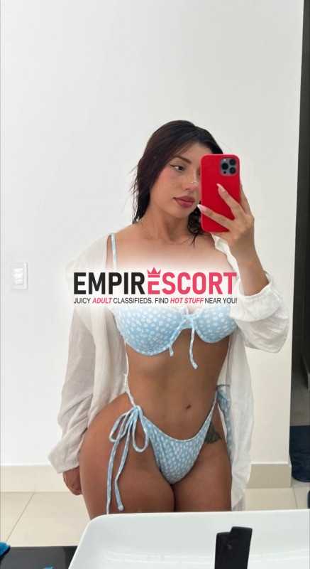 chica extrovertida muy ardiente