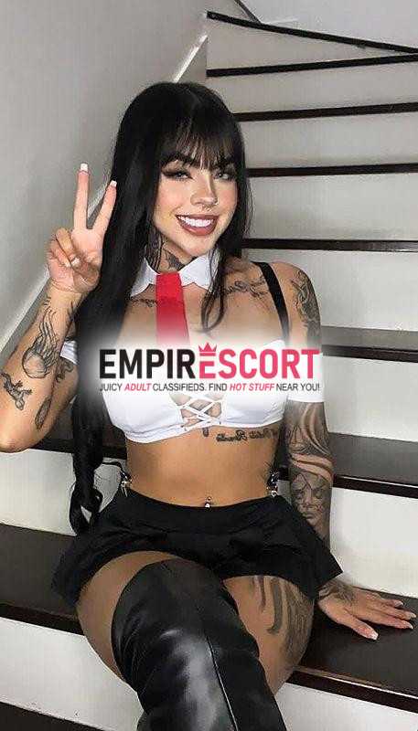 universitaria estrechita sumisa y adicta al sexo
