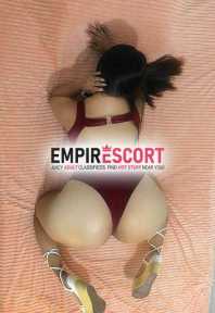 lau chica gran culo caliente recién llega ciudad desea deslecharte y darte mucho placer