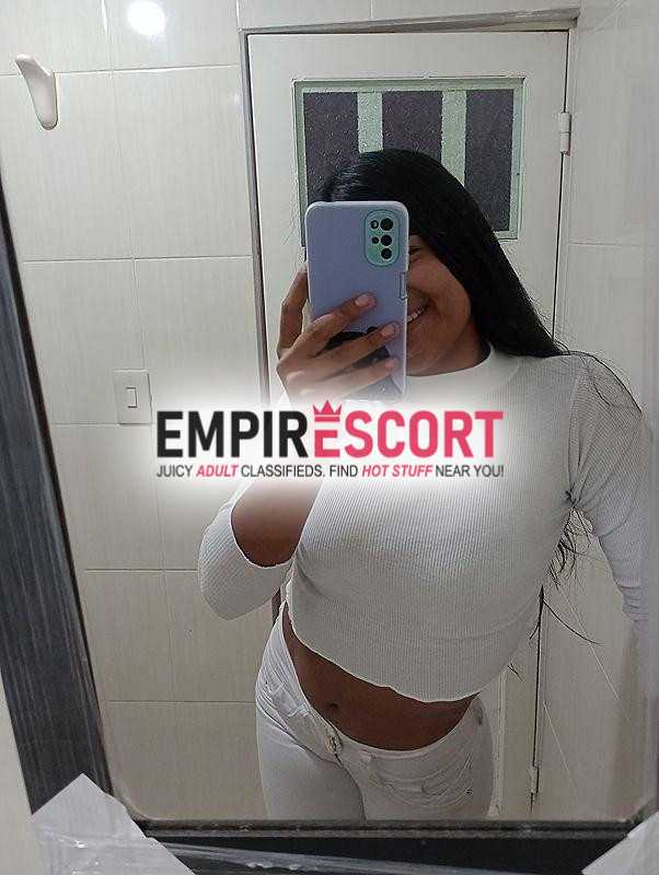 chica joven amable tez trigueña muy sensual