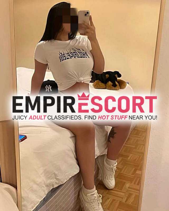 divina mujer tatuada experta en satisfacción total