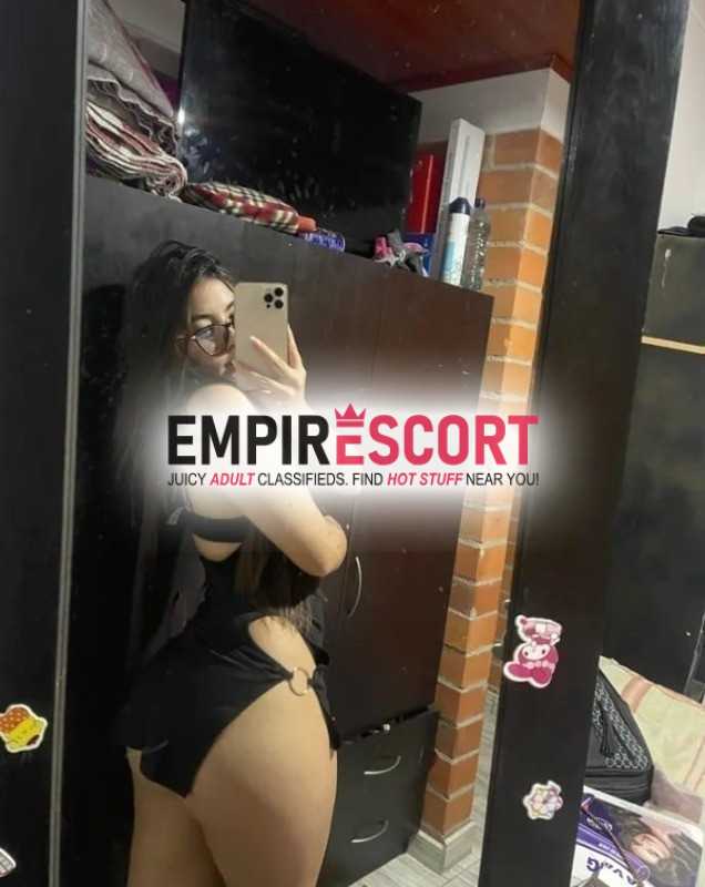 nena divertida juguetona y traviesa en el cama súper sumisa en el encuentro