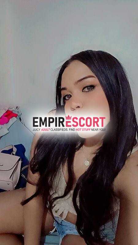 linda nena y femenina chica trans versátil lista para cumplir todos tus deseos y fantasias