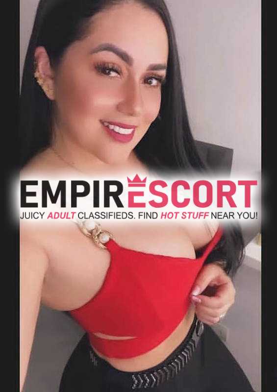 joven y linda dama de compañía dispuesta cumplir tus deseos