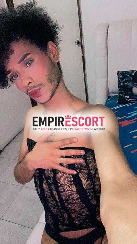 soy alex chico tu nene de 19 años disponible para atenderte