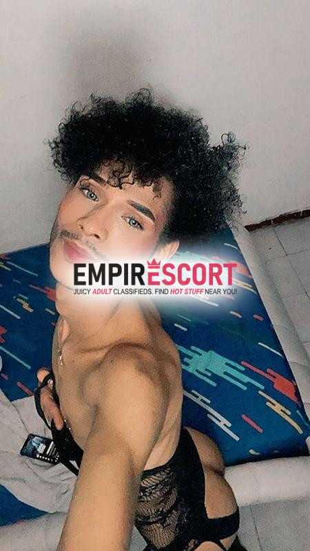 soy alex chico tu nene de 19 años disponible para atenderte