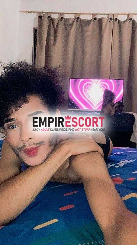 soy alex chico tu nene de 19 años disponible para atenderte