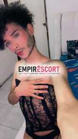 soy alex chico tu nene de 19 años disponible para atenderte
