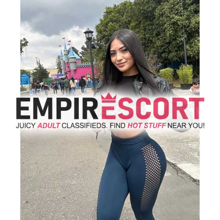 joven complaciente sumisa apretadita extrovertida muy alegre