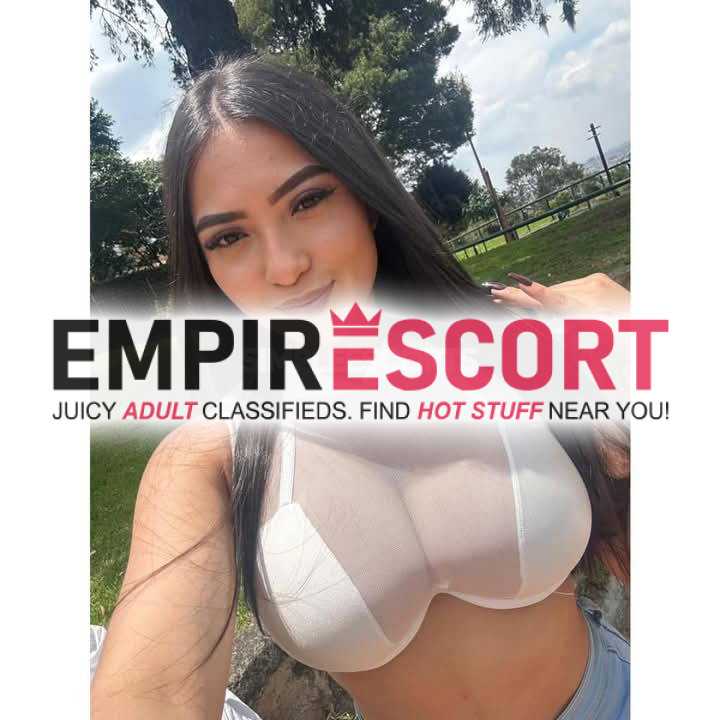 joven complaciente sumisa apretadita extrovertida muy alegre