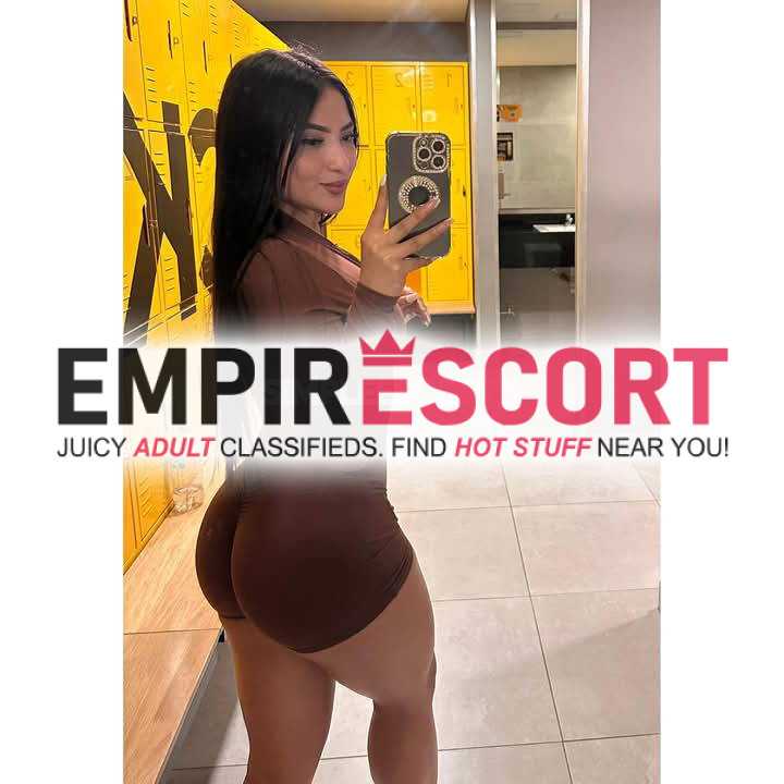 joven complaciente sumisa apretadita extrovertida muy alegre