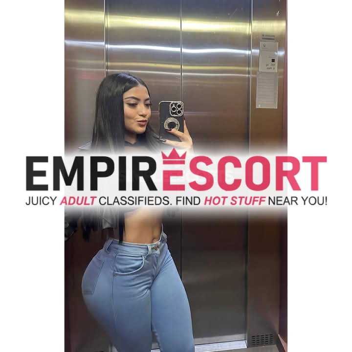 joven complaciente sumisa apretadita extrovertida muy alegre