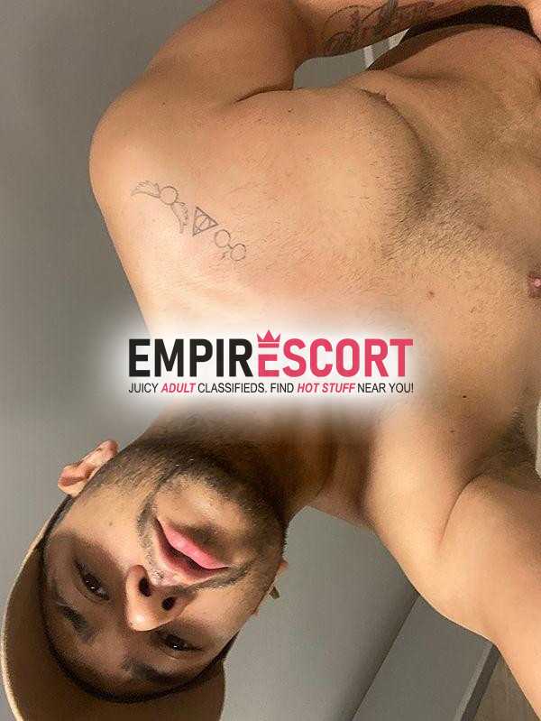 moreno activo muy morboso y masculino