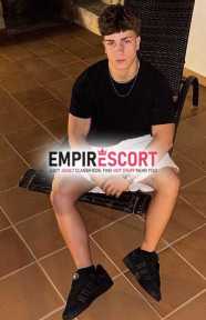 joven macho full arrecho y lechero disponible. 💦🎥🫰🏼👿.