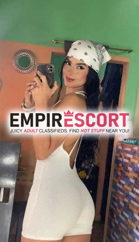 flaca hermosa delicada y complaciente