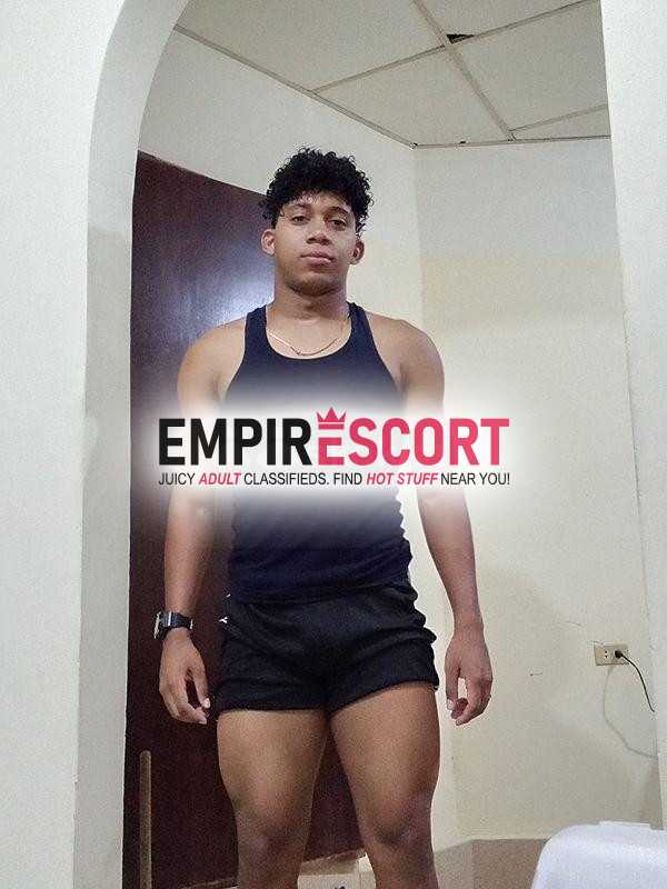 moreno dotado deportista y masajista dispuesto cumplir todas tus fantasÍas full lechero