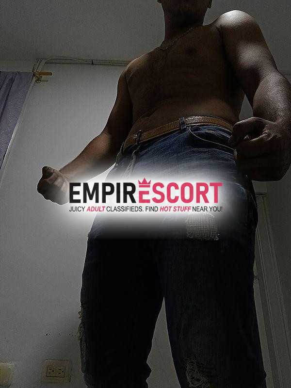 chico moreno bien dotado recien llegado 😏🤤