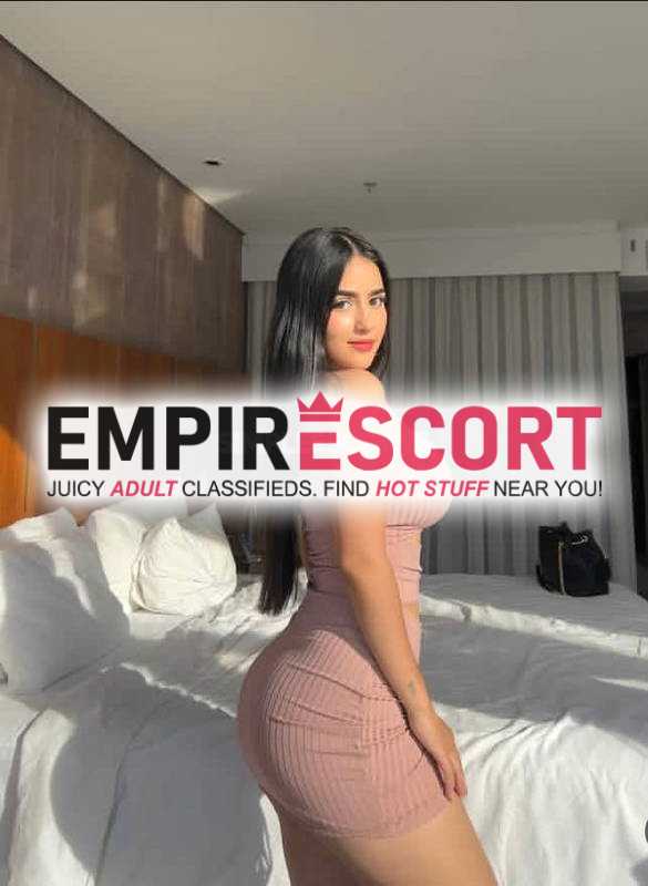hermosa joven divertida chica en tu linda ciudad