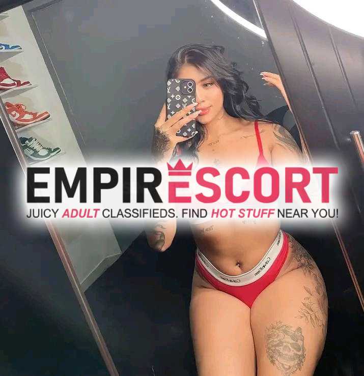 una chica totalmente abiertamente disponible para cumplir tus deseos sexuales