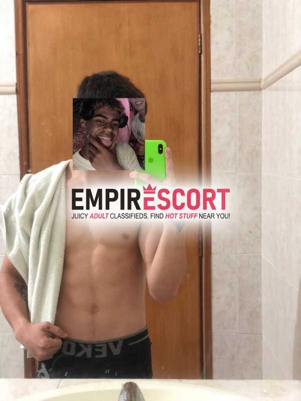 blanquito tatuado bien rico y buen paquete🍆