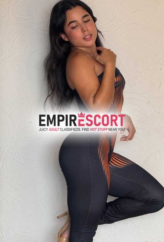 una chica hermosa de 24 añitos descomplicada jovencitas ardiente junto cámara oara rica videollamada 
virtual 
presencial