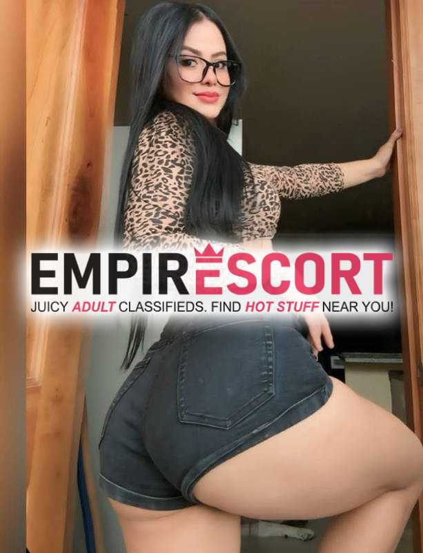 hola mis amores ya llegué muy arrechita sumisa